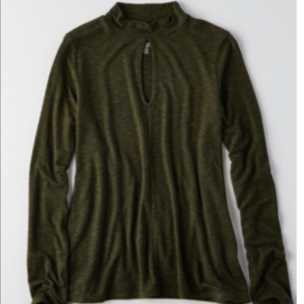 American Eagle soft green long sleeve keyhole tee